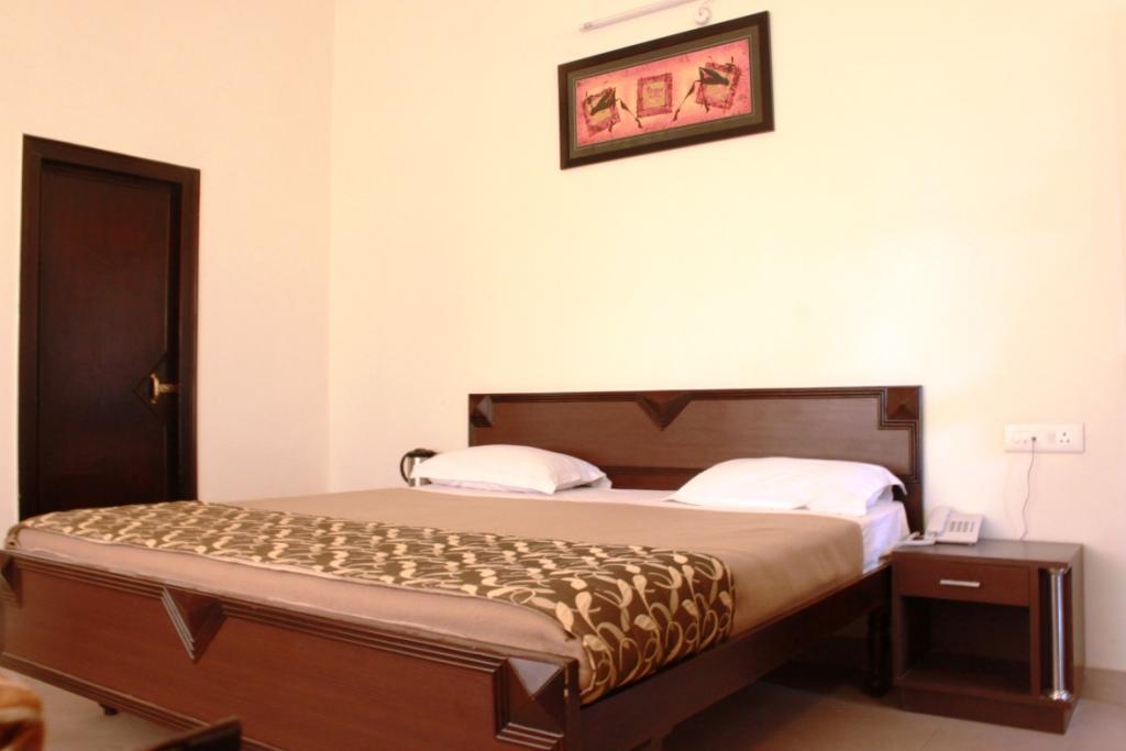 Hotel Utsav เดห์ราดุน ภายนอก รูปภาพ